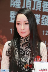 组图：萨顶顶个唱望邀陈奕迅 打算未来定居香港