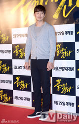 组图：池昌旭金素贤等助阵《A Hard Day》试映