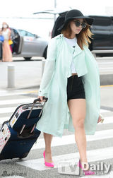 组图：CNBLUE等现身机场 赴巴西应援世界杯