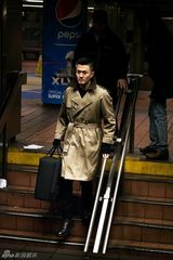 组图：于小伟主题大片英伦风演绎英式时尚