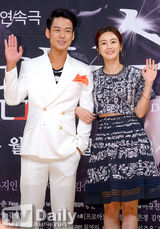 组图：《清潭洞》崔贞允姜成民再续前缘