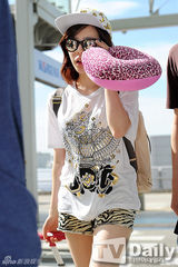 组图：少女时代赴港 泰妍恋爱后现双下巴