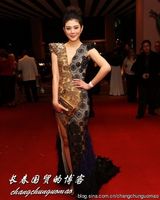 组图：高虎与嫩模女友秀恩爱 女方系环球小姐