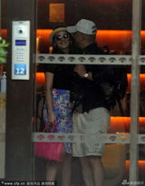 组图：王全安嫖娼被拘 与张雨绮恩爱常当众亲吻