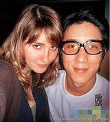 组图：房祖名流连夜店尽欢谑 把酒揽妹旧照曝光