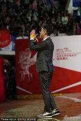 组图：大影节闭幕式 汤唯红裙知性王丽坤温婉