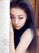 组图：张靓颖玩时尚创新 发新歌歌词版电子写真