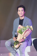 独家：宋承宪上海见面会 为粉丝冲咖啡