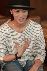 组图：霓虹星赤西仁 我会讲中文我要上头条