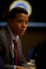 组图：《变形金刚》男主新作定档 扮腹黑记者