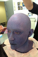 组图：《银河护卫队》罗南上妆全程 精灵王变脸