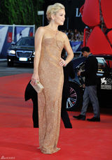 组图：凯特-哈德森性感亮相威尼斯电影节