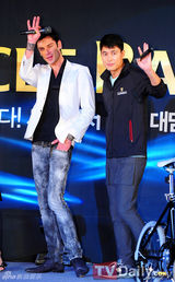 组图：韩星郑雨盛(郑宇成)出席夜间单车环行赛