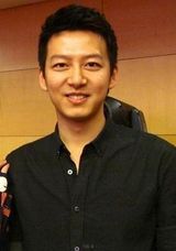 组图：央视实习男主播胡悦鑫生活照曝光