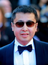 组图：戛纳红毯李宇春裤装中性帅 贾樟柯墨镜酷