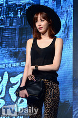 组图：长腿花美男李钟硕出席活动显羞涩