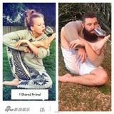 组图：外国神烦大叔模仿女孩 丰胸丁字裤齐上阵