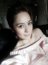 组图：郑希怡梁学储香港办婚礼 阿sa阿娇当伴娘