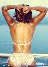 组图：碧昂斯晒爆乳性感照 胸部紧实沟深不见底