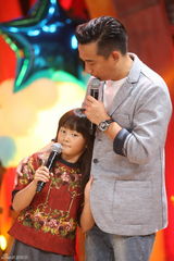 组图：爸爸之夜玩转益智游戏 黄磊陆毅刮亲情风