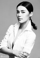 组图：韩丹彤惊悚写真曝光 自曝受虐精神崩溃