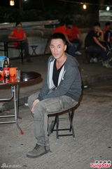 组图：林峰拍《使徒行者》宣传片展帅气笑容