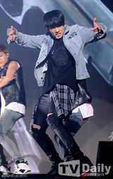 组图：防弹少年团开发布会 展现男性魅力