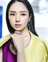 组图：董璇时尚大片长裙展女性魅力优雅