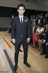 【星装对对碰vol.004】佟大为条纹西装PK周渝民