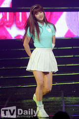 组图：infinite等献唱表演 EXO-K缺席仍夺冠