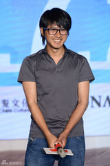 组图：韩寒新片724映 郭敬明附体谢小时代粉丝