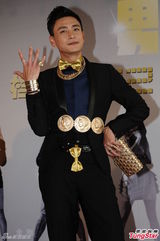 组图：黄宗泽新片发布会卖萌逃避结婚话题