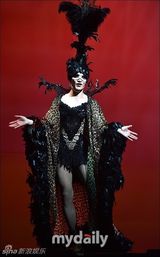 组图：赵权穿女三角裤似Gaga 妖娆赛梦露