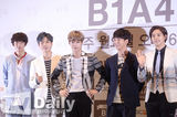 组图：韩团B1A4开节目发布会 带你去旅游