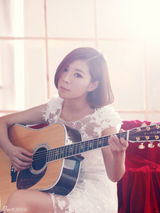 组图：黄玉芹推EP《小尘埃》 唱作女声清新魅力