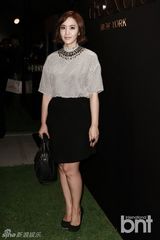 组图：BEAST尹斗俊f(x)宋茜惊艳等亮相时尚活动