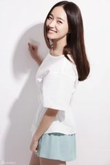 组图：焦俊艳大片曝光 甜蜜笑容沁香迷人