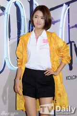 组图：EXO汤唯等亮相活动 休闲装扮也时尚