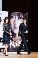 独家：《哭泣男人》张东健黑衣亮相与粉丝互动