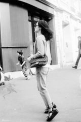 组图：恋爱中的宝贝！周迅透视装写真甜又美