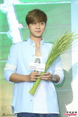 组图：罗志祥代言化身农夫 草帽单车齐上阵