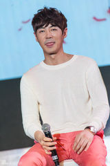 独家：神话JUNJIN空降上海 与粉丝开心互动