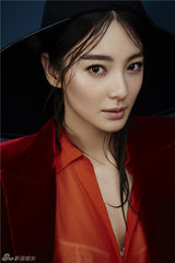 组图：张雨绮八月八生日拍大片突显外刚内柔