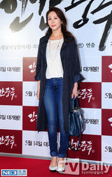 组图：金泰熙等捧场宋承宪新片 希澈咬票四次元