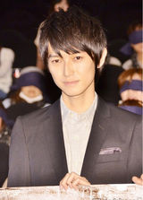 组图：本乡奏多秋元才加《奴隶区》上演SM戏码