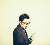 组图：吴秀波《我的青春高八度》曝宣传照喜感十足