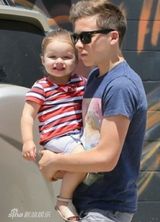 组图：贝克汉姆儿子恋超杀女？ 小7将有7个超帅哥哥