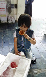 组图：爸爸2台湾花絮照 姐姐坐林志颖大腿合影