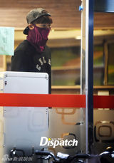 组图：韩歌手孙浩英与女歌手Ami骑车约会被拍