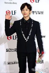 组图：百想红毯星光熠熠 双贤到场引尖叫